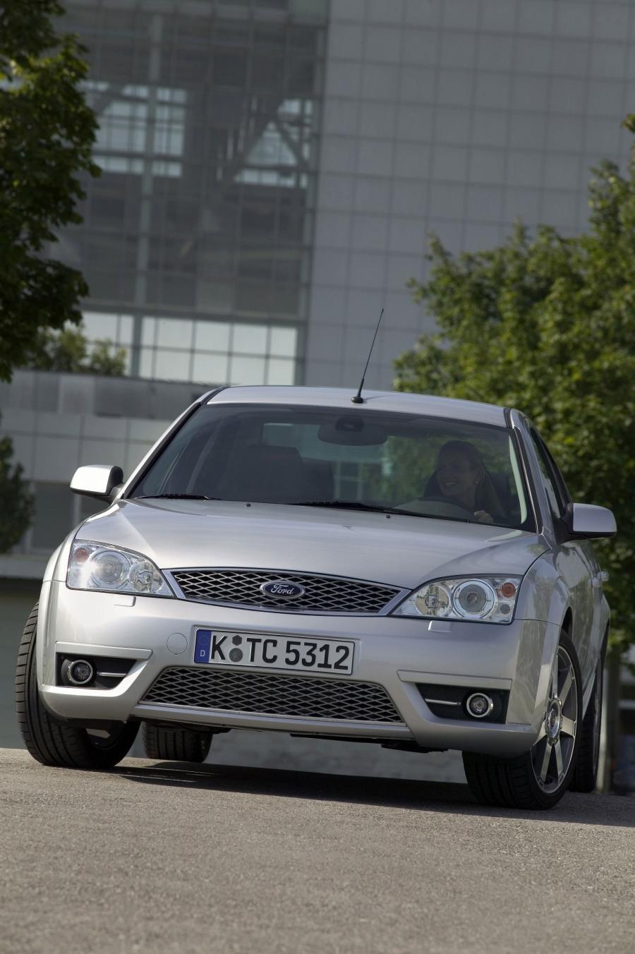  Ford Mondeo Titanium 2004 года  (фото 17 из 38)